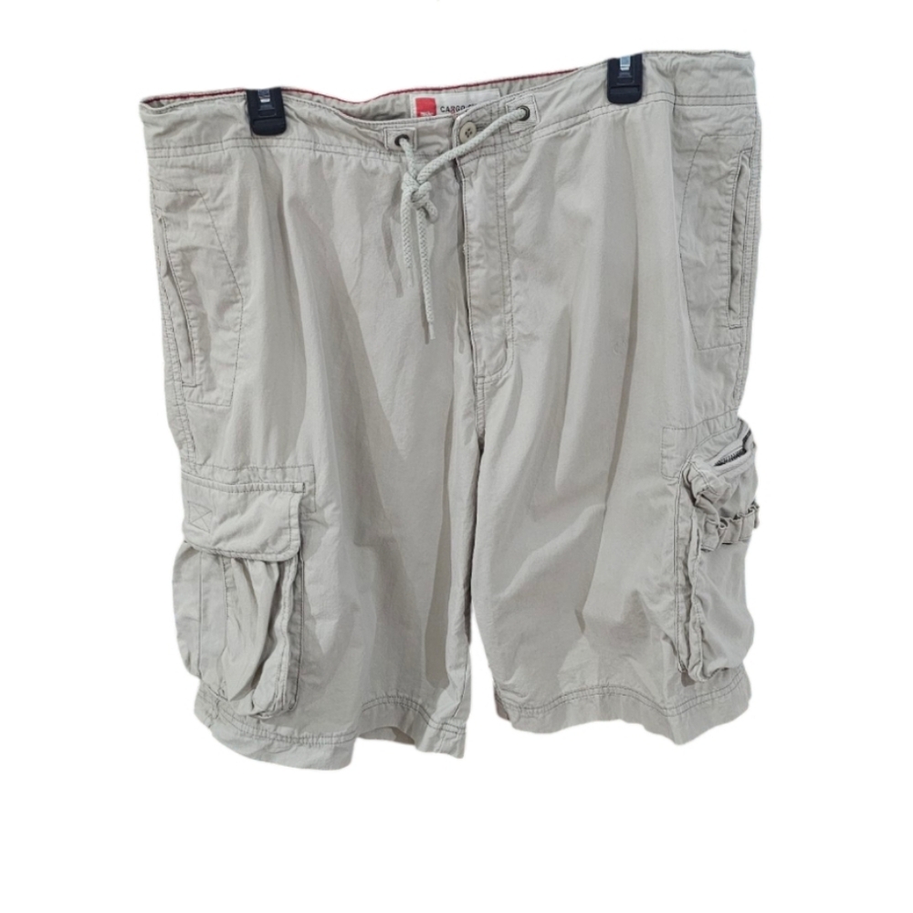 Mossimo Supply Co Cargo Shorts  Sz 38 Mens.. Preowned
